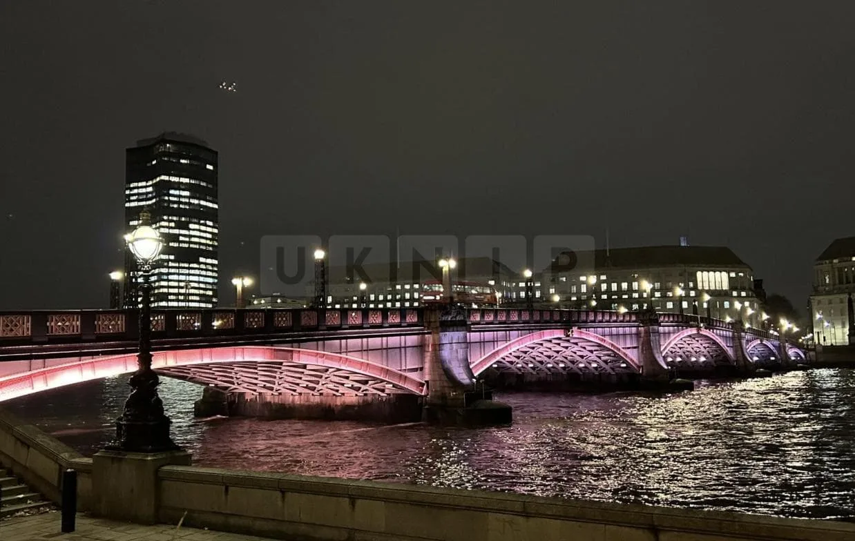 Mental Health Crisis Closes Lambeth Bridge, Causing Major London Travel Chaos