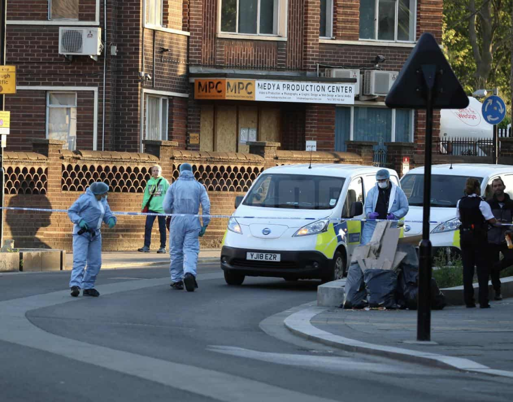 Teen, 17, Shot on Penshurst Road Tottenham – Police Launch Major Hunt as Road Closed