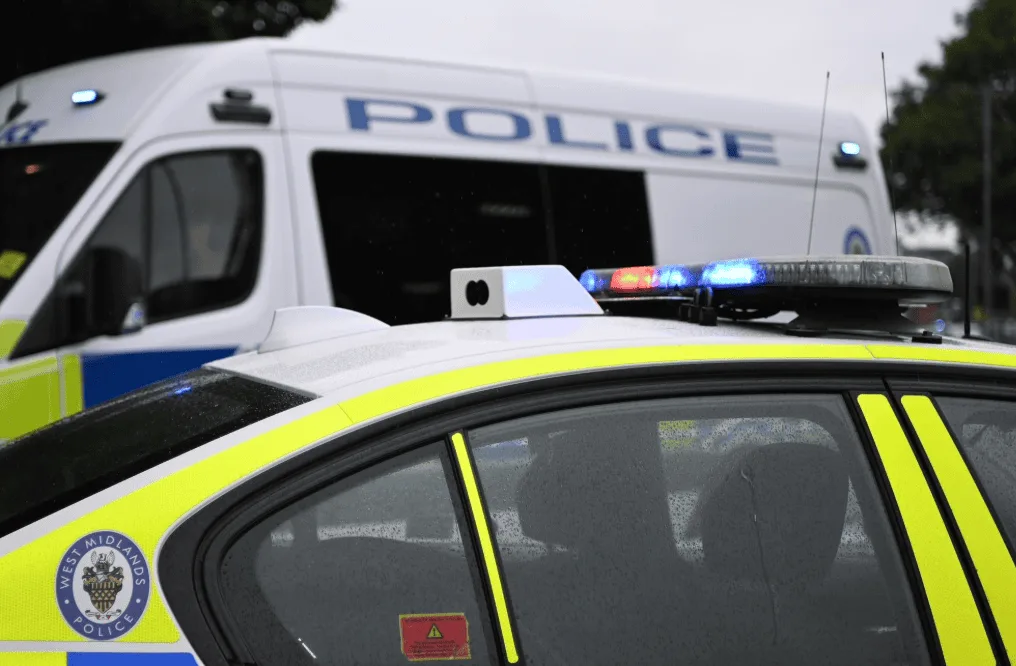 Gun Shots Fired on West Bromwich High Street – Man in 20s Seriously Injured, Police Urge Witnesses to Come Forward