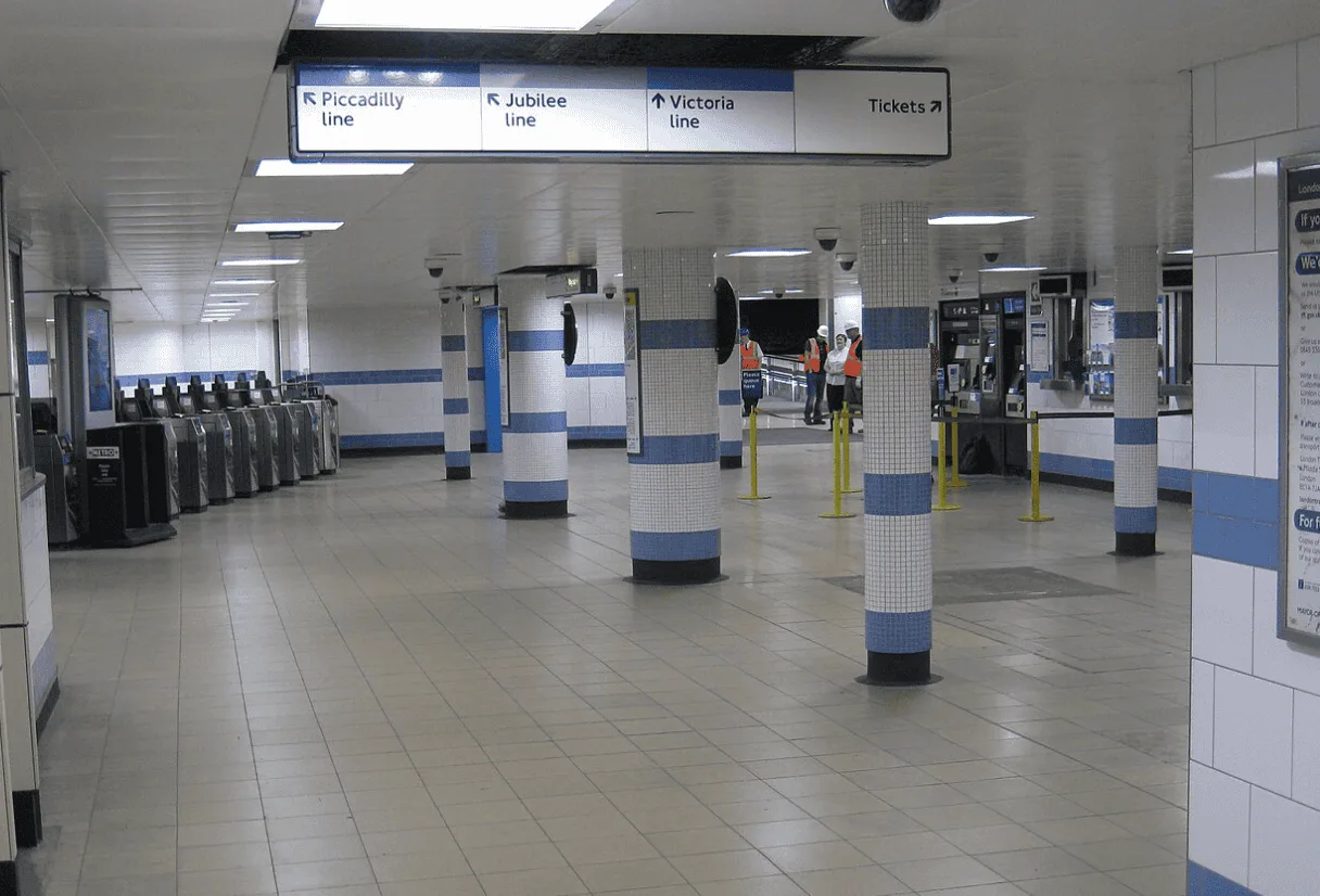 Smoke Scare Shuts Green Park Tube Station as Firefighters Investigate Incident