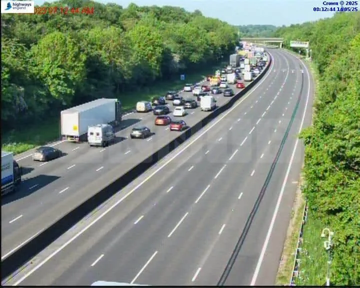 M25 Shutdown Chaos: Hazardous Lorry Spill Closes Key Stretch Between Godstone and Chevening