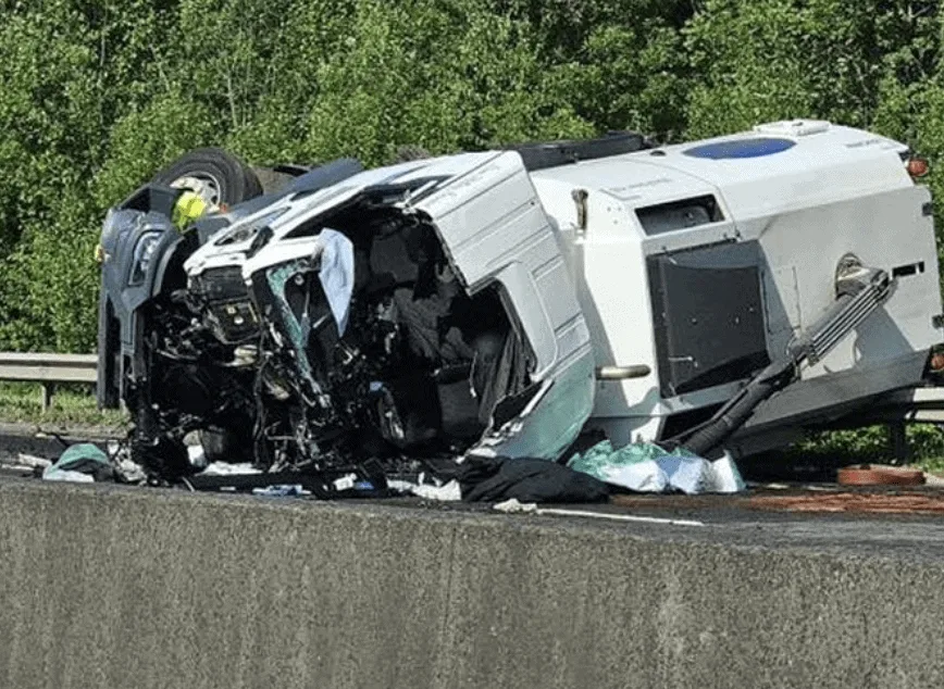M25 Crash Chaos: Man Seriously Injured as HGV and Road Sweeper Collide – Two Arrested for Dangerous Driving