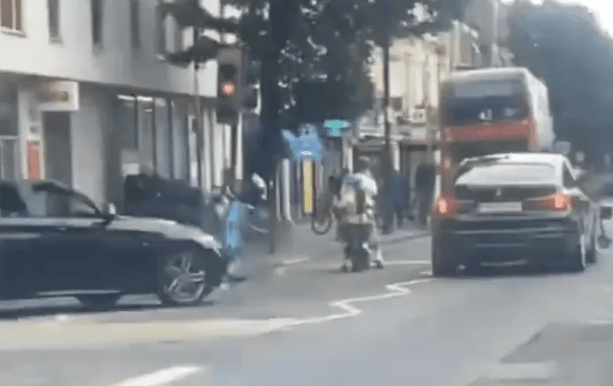 Islington Chaos: Driver Runs Over Cyclist Amid Knife and Bat Street Brawl – Police Urge Witnesses to Come Forward