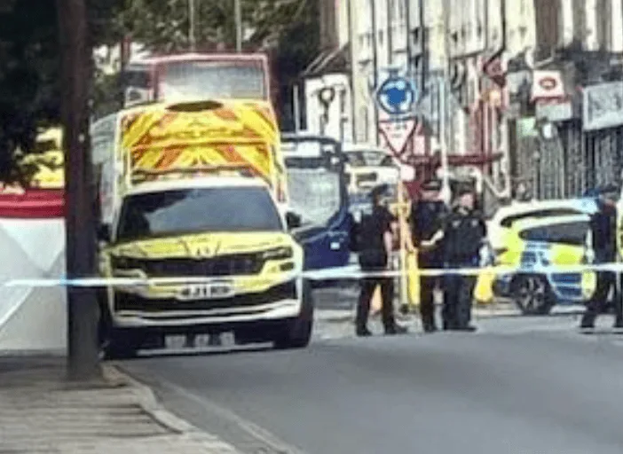 Dartford’s East Hill Shut Amid Police Incident, Forensics Investigate – Major Traffic Chaos and Bus Diversions
