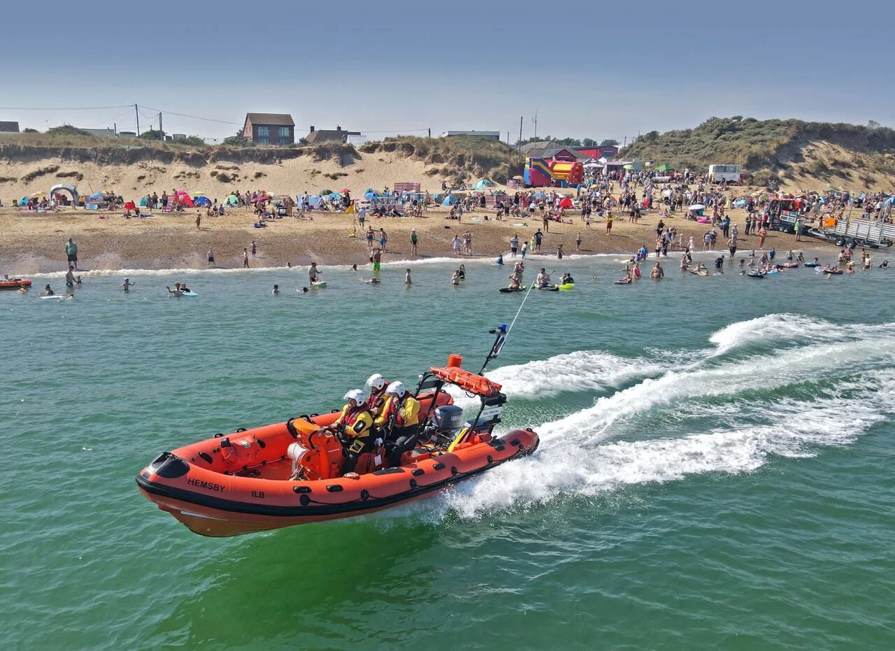 Mayday Panic Off Norfolk: Plane Vanishes Near Hemsby Gap as Search Intensifies