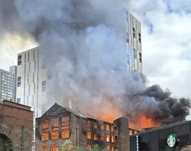 Massive Fire Engulfs Derelict Hotspur Press in Manchester City Centre – Oxford Road Rail Services Disrupted