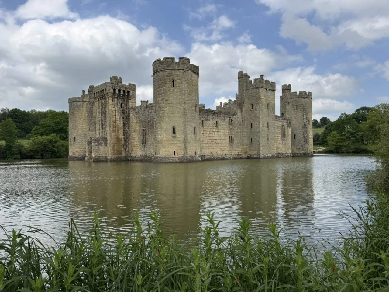 Sword Fight Disaster at Bodiam Castle: Performer Seriously Injured in Re-enactment, Police Seek Witnesses