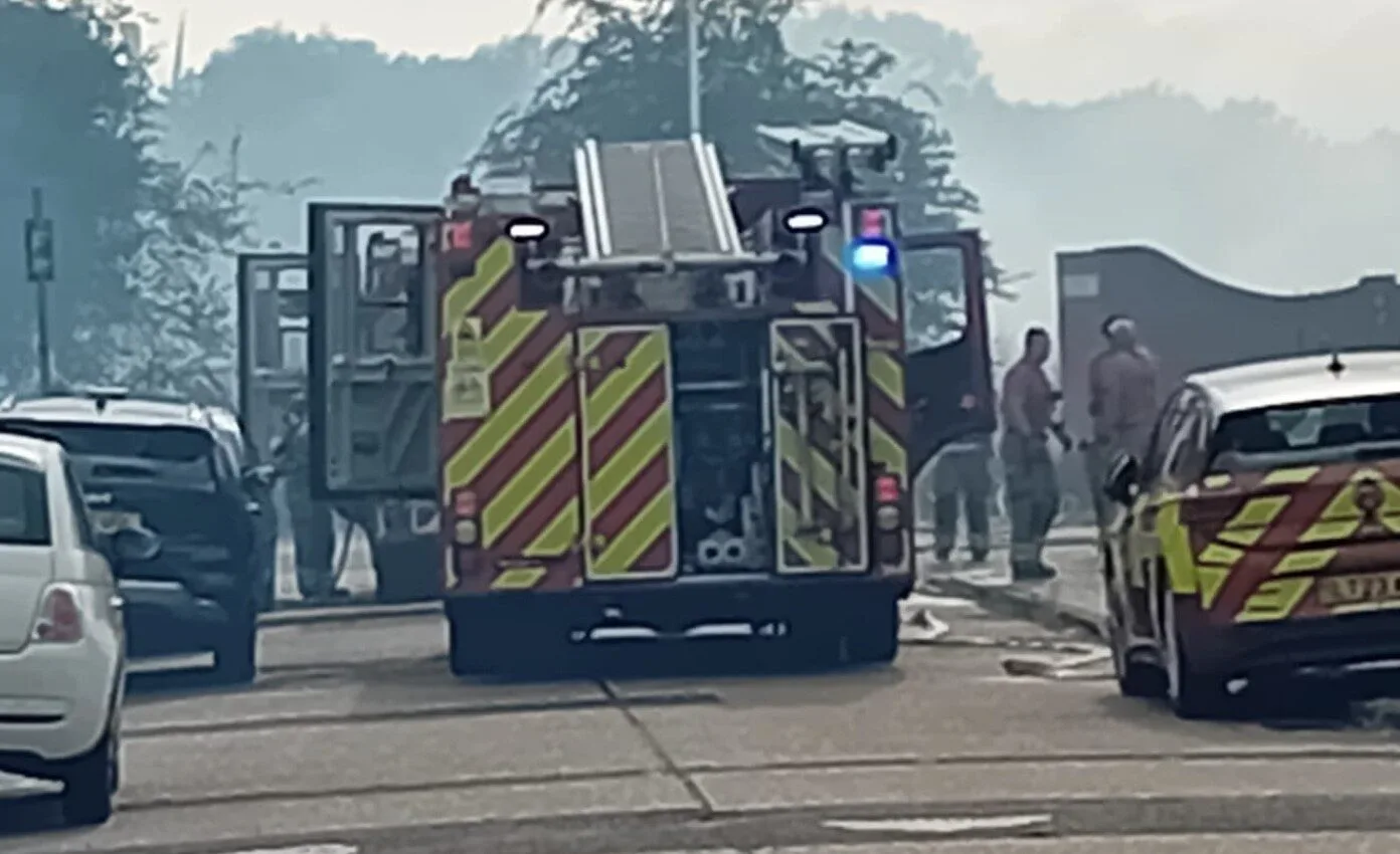 Eight Fire Engines Battle Major Grass Fire Near Ingrebourne River in Rainham – Residents Urged to Avoid Area