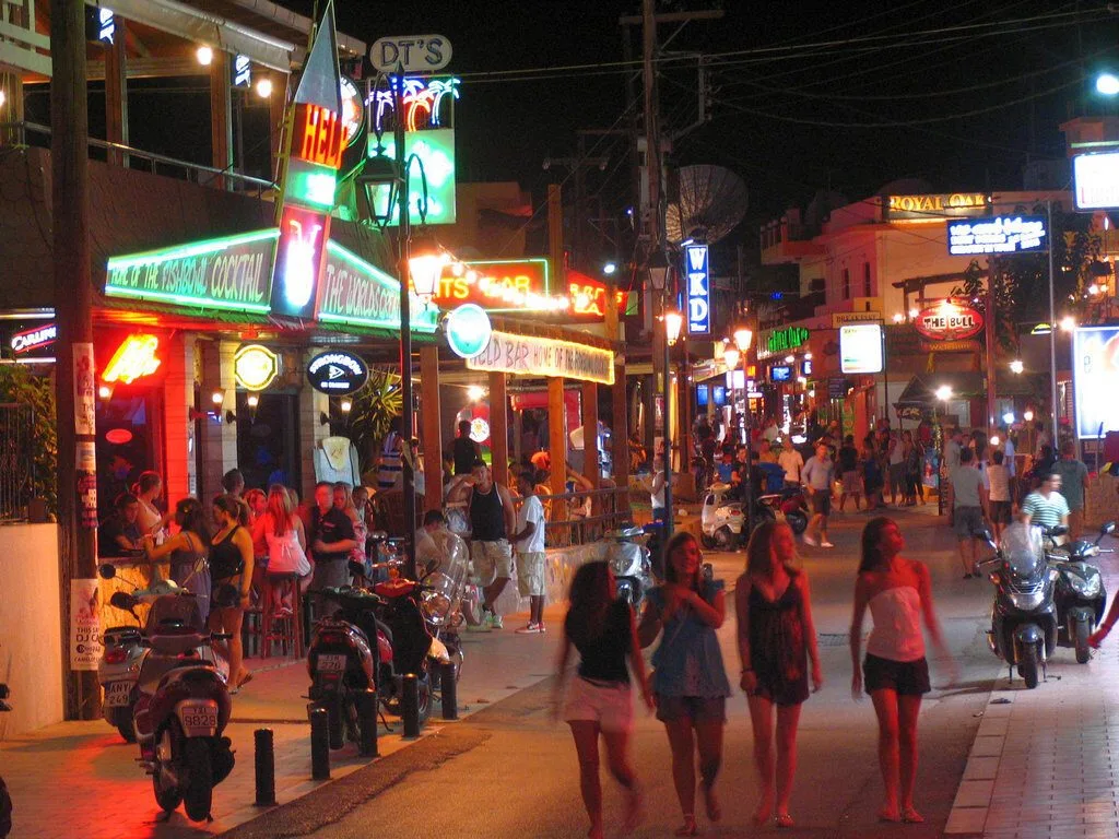 UK Teen Viciously Attacked by Group of Men in Malia, Crete — Parents Issue Urgent Tourist Warning