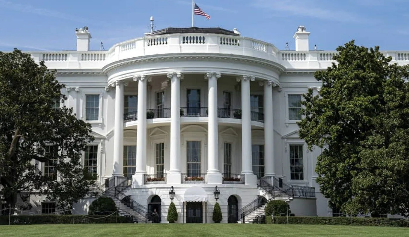 Suspicious Package Triggers Bomb Squad Response After Fence Breach Near White House