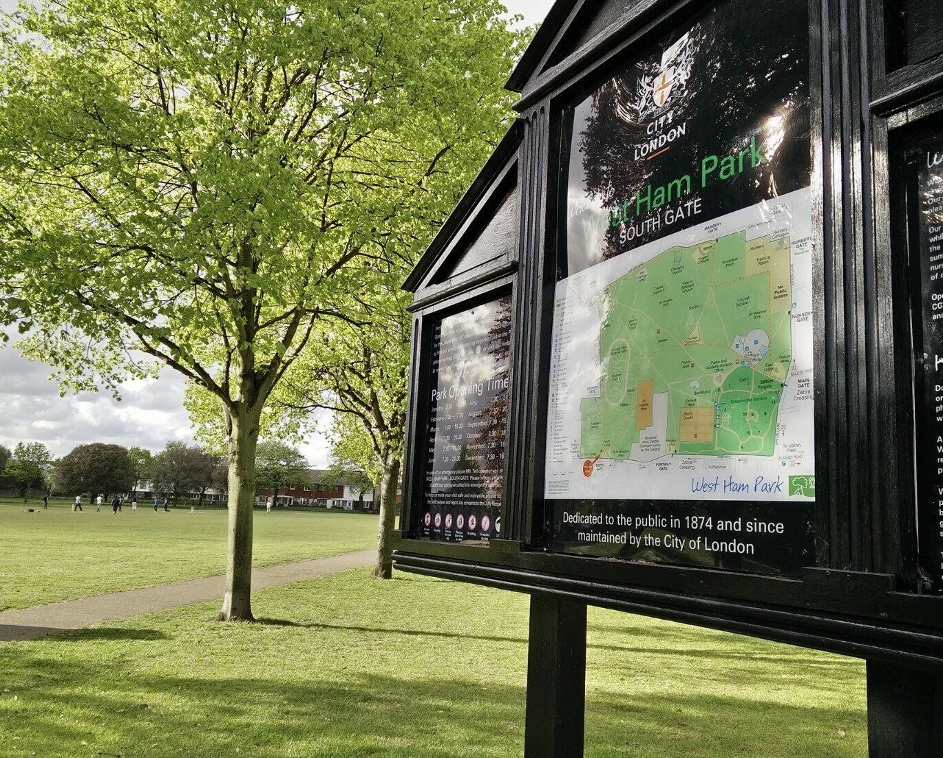 Serious Stabbing in West Ham Park Sends Man to Trauma Centre, Police Appeal for Witnesses