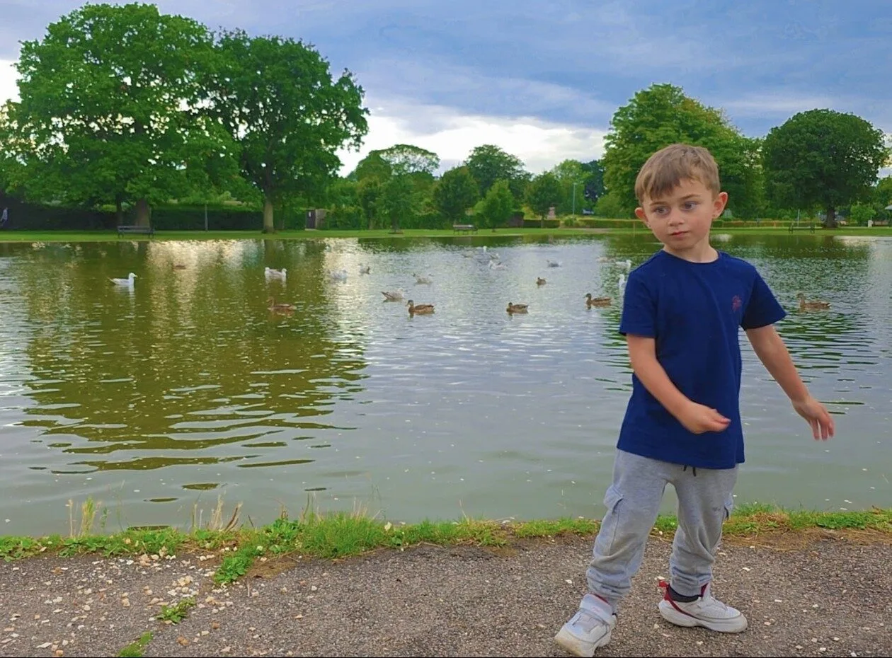Four-Year-Old Boy Tragically Killed by Bus Outside Margate Hospital – Kent Police Urge Witnesses to Come Forward
