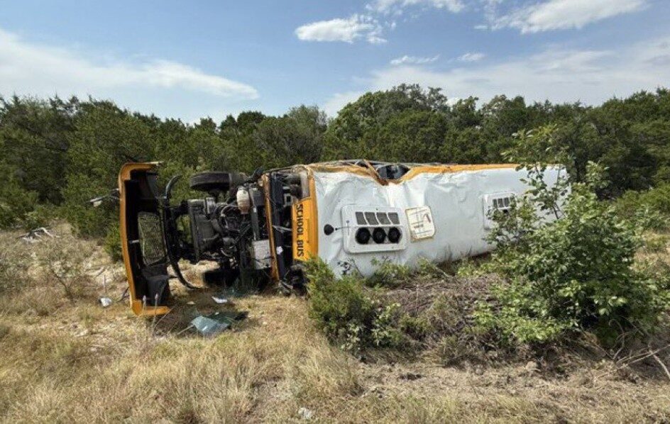 School Bus Overturns in Sandy Creek, Texas – 16 Children Injured