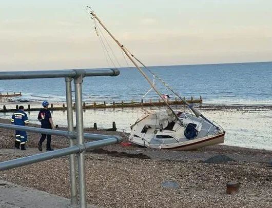 Dramatic Coastguard Hunt After Empty Boat Washes Up on Felpham Beach – Skipper Feared Overboard
