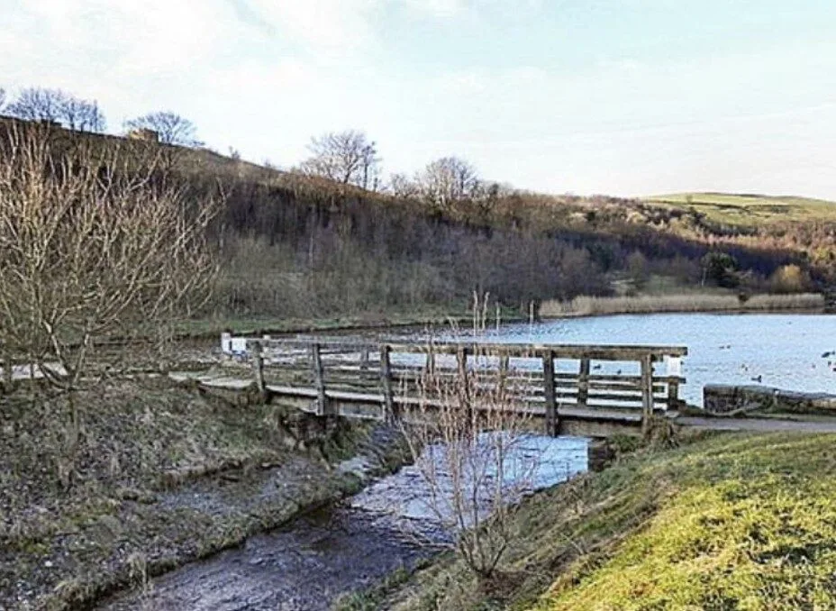 Dramatic Water Rescue at Strinesdale Reservoir as Woman Found in Distress – Emergency Services Respond Quickly