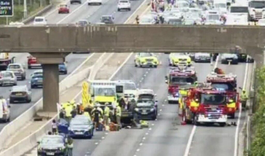 M1 Closed Southbound in Bedfordshire After Multi-Vehicle Collision