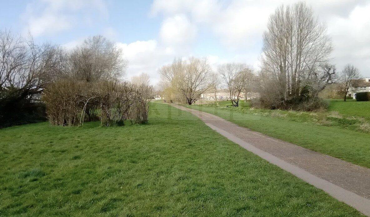 Man Stabbed Eight Times in Havant Park Attack as Police Hunt Knifeman