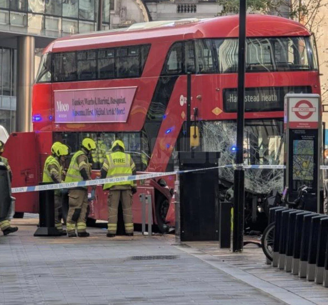 Victoria Street Crash Chaos: Bus Driver Hospitalised, Multiple Injured as Roads Close in Westminster