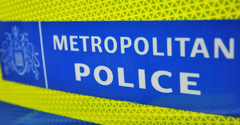 Serious Stabbing on Harold Road as Police Hunt Attacker – Man in 20s Hospitalised