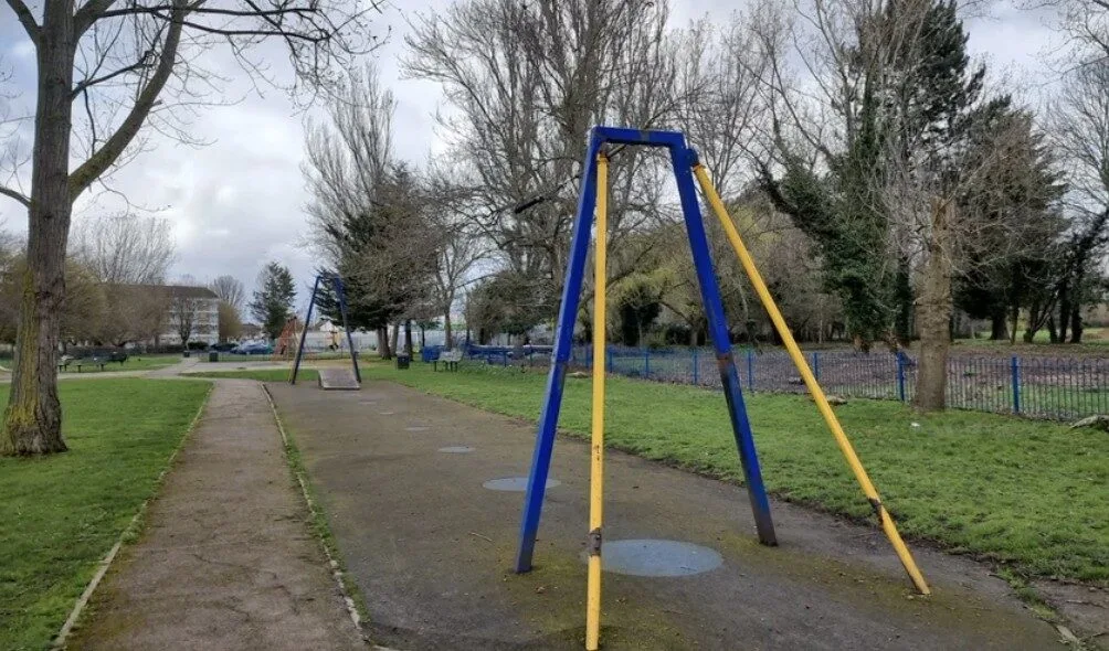 Toddler Hospitalised with Severe Leg Injuries After Dog Attack in Ealing Park – Owner Flees Scene