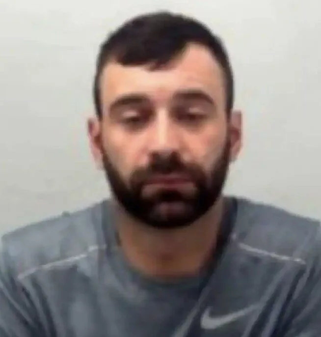 Manhunt Launched After Prisoner Dashes From Jail Van in Southend