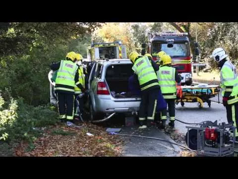 Newgate Lane Closed After Serious Three-Vehicle Crash Involving Skip Lorry Causes Traffic Chaos in Fareham