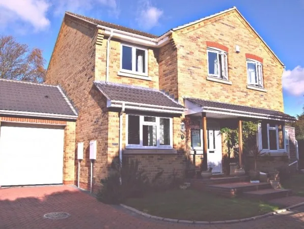Thieves Smash Front Door in Freshwater Break-In Attempt but Flee Empty-Handed