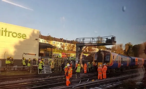 Train Derails Near Wimbledon: One Injured, 300 Evacuated as London Rail Chaos Hits Rush Hour