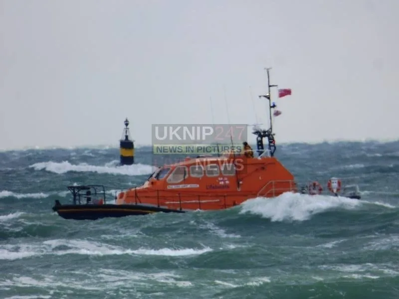Freezing Seas Fury: Isle of Wight Lifeboat Heroically Rescues Stranded Motorcruiser Near Sandown