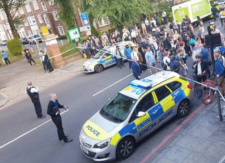 Man Fatally Stabbed in Broad Daylight on Islington’s Upper Street – Police Hunt Killer