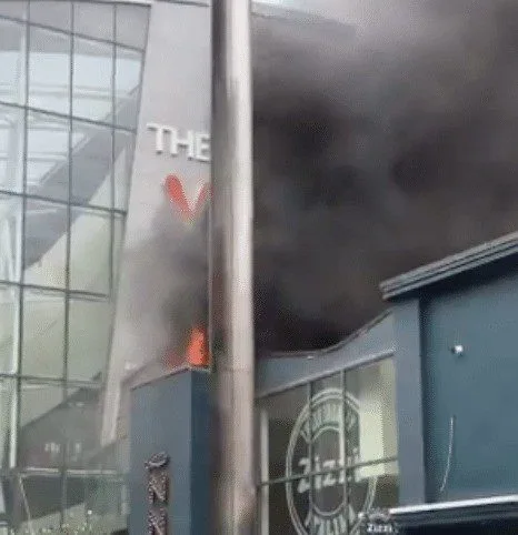 Fire Rips Through Zizzi’s in Camberley Atrium – Shopping Centre Evacuated