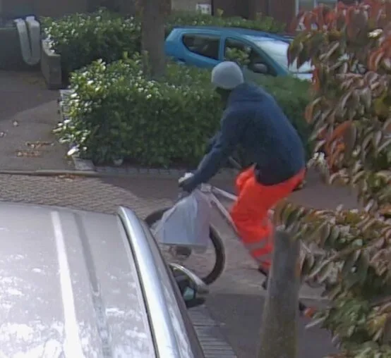 Armed Hammer Burglar Smashes Into Oxford Home – Police Release CCTV, Urge Witnesses to Call
