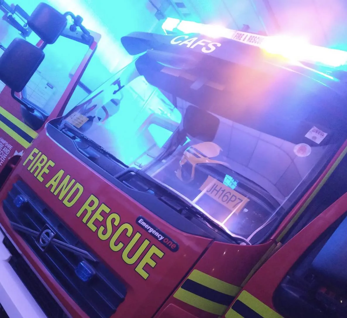 Tragedy on A32: 20-Year-Old Woman Dies in Droxford Crash – Police Seek Witnesses