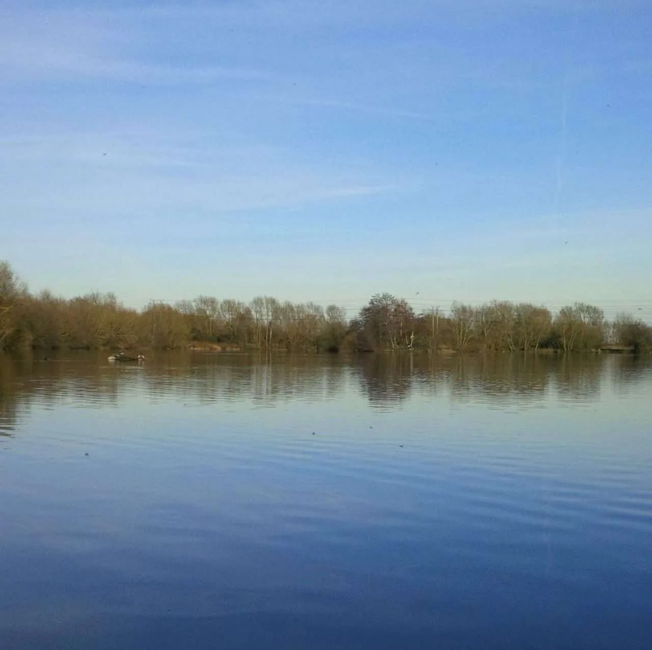 Teen Girl Dies After Being Pulled From Ducklington Lake in Witney – Police Treat Death as Unexplained