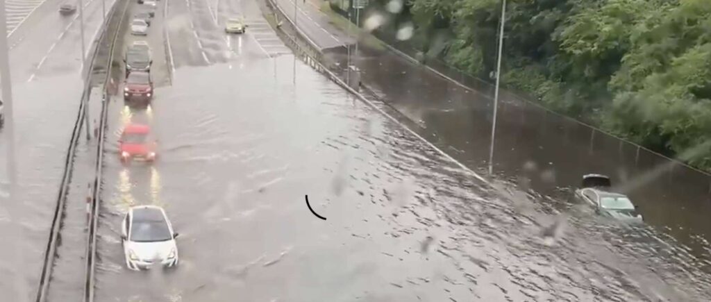 Flash Floods Turn Wanstead Roundabout into River, Families Rescued as Major Incident Declared