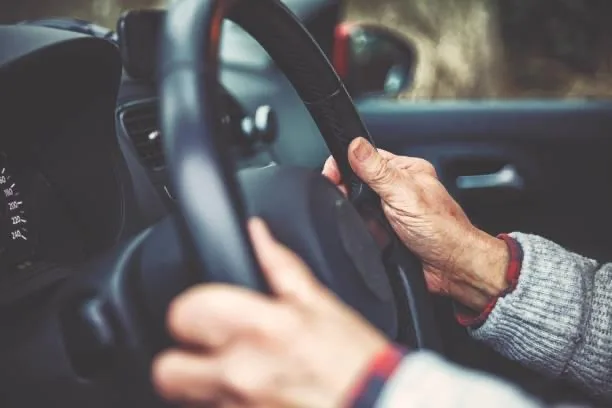81-Year-Old’s Licence Revoked on Spot After Failing DVLA Roadside Eyesight Test in Eastleigh Crash