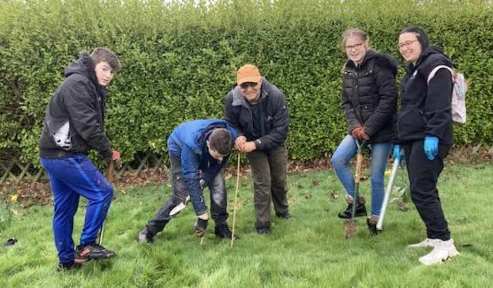Members of the Volunteer Police Cadets have been assisting a community initiative in Marden linked to the Queen’s Platinum Jubilee – (ID …