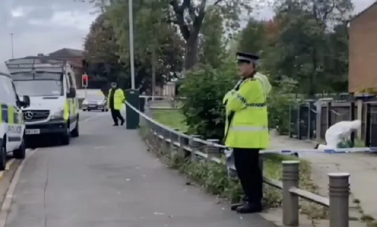 Gunfire in Salford: Targeted Attack Sparks Police Hunt on Lissadel Street