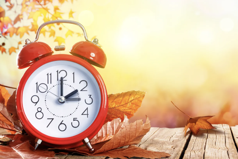 Clocks Go Back October 26: Get an Extra Hour’s Sleep as UK Time Changes for Winter!
