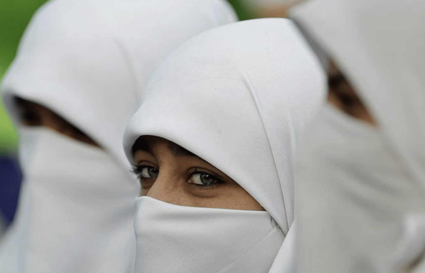 Portugal Bans Face Veils in Public, Slaps Fines up to £3,475