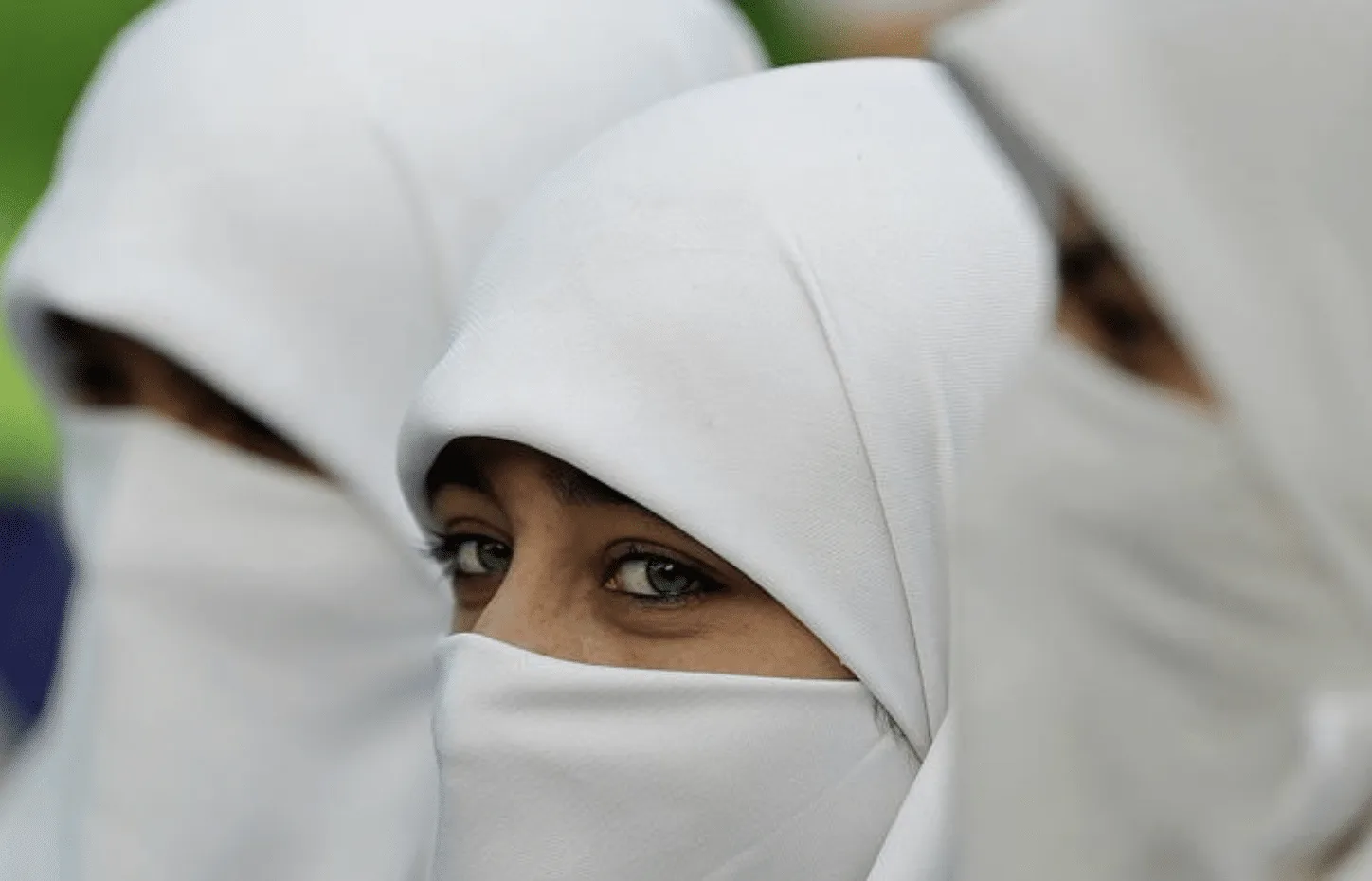 Portugal Bans Face Veils in Public, Slaps Fines up to £3,475
