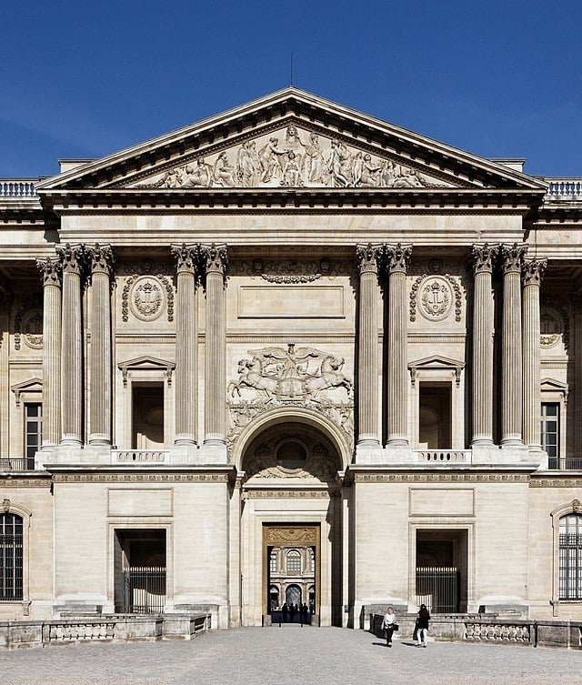 Napoleon’s Jewels Snatched in 7-Minute Louvre Heist as Police Hunt Gang