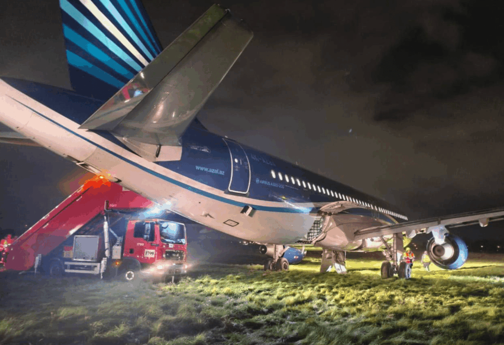 Azerbaijan Airlines A320 Makes Emergency Landing After Landing Gear Glitch at St. Petersburg – All 155 Passengers Safe