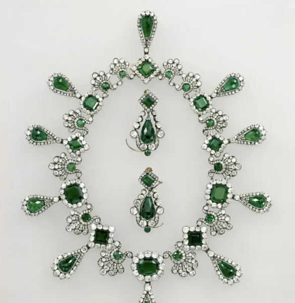 Louvre Heist Shocker: Priceless Crown Jewels Snatched in Daylight as Security Chief Faces Fury