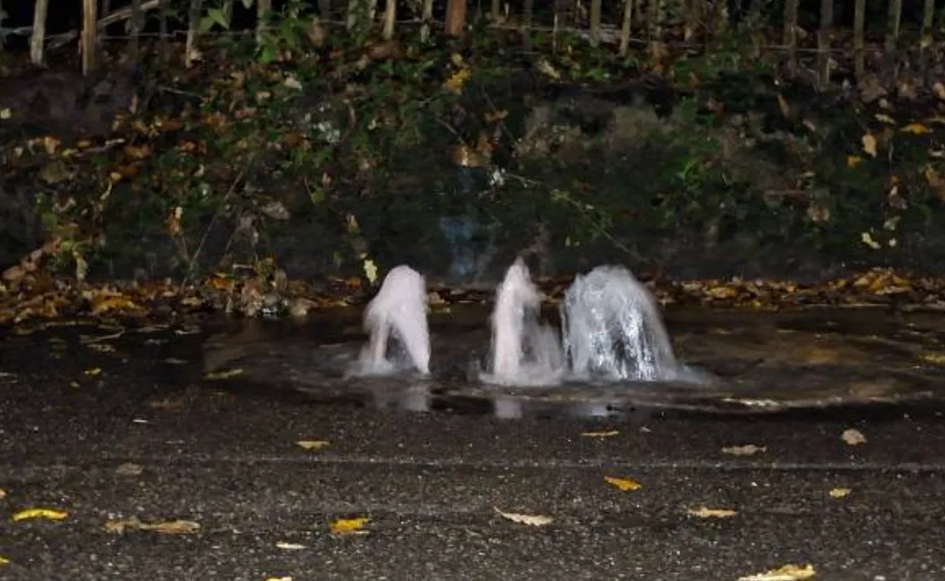 Tunbridge Wells Mini Flood: Reservoir Leak Spurs Water Gushing Faster Than Pumps Can Handle!