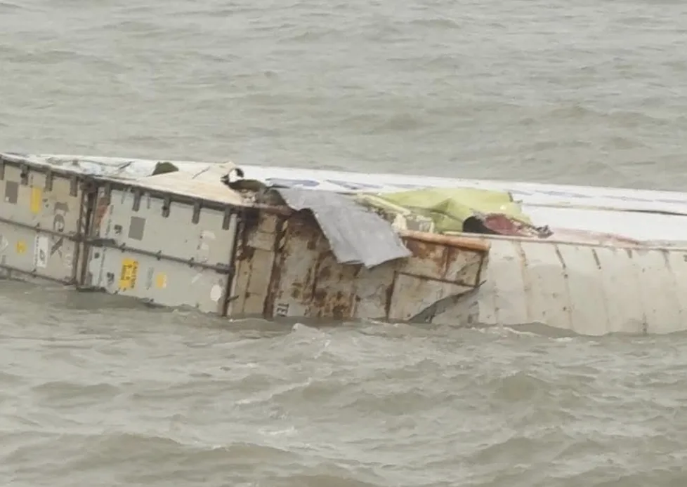 Fruit Fury: 16 Containers of Bananas and Avocados Lost at Sea Near Isle of Wight Delays P&O Iona Cruise