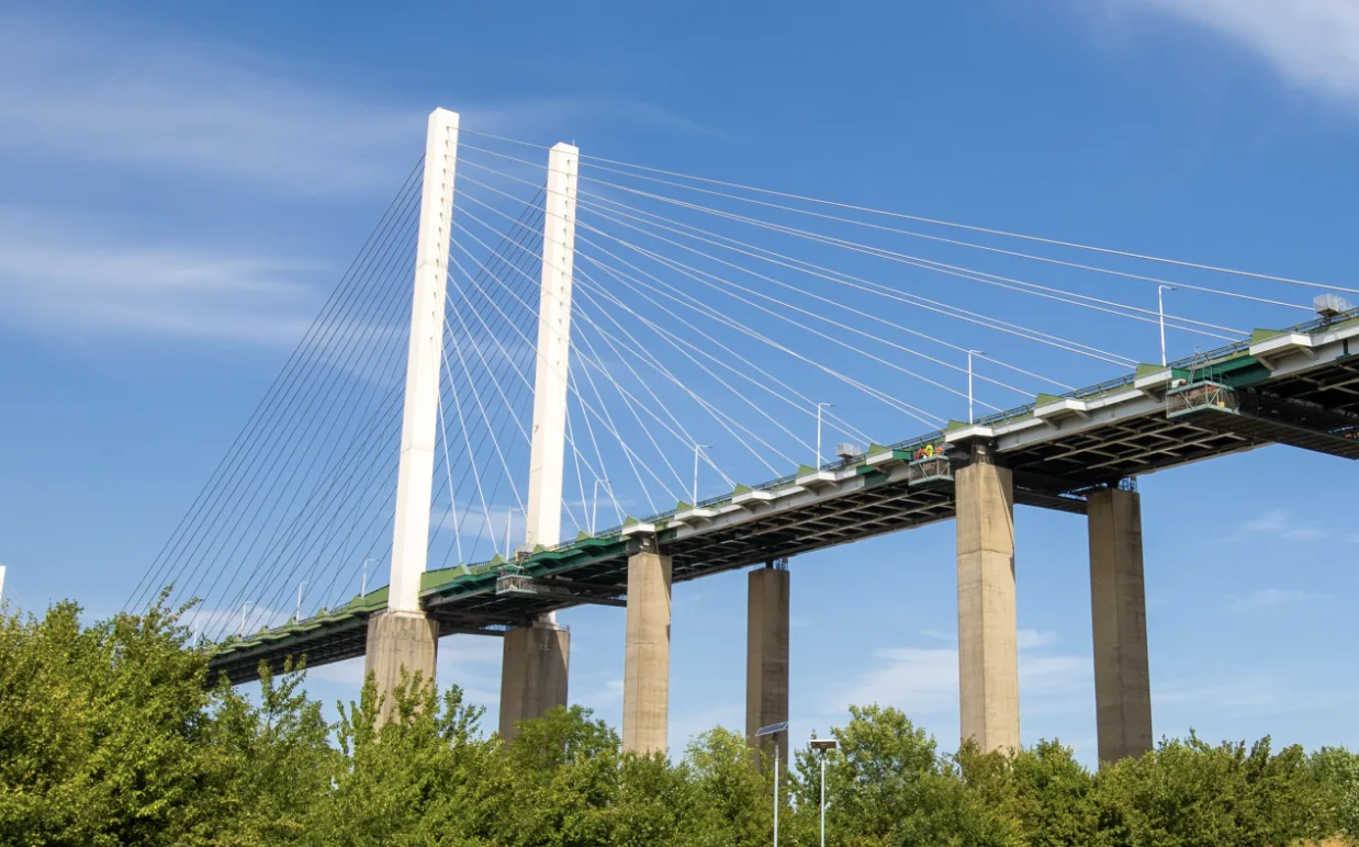 M25 QE2 Bridge Lanes Closed After Breakdown as South East Faces Road, Rail and Ferry Disruptions This Festive Season