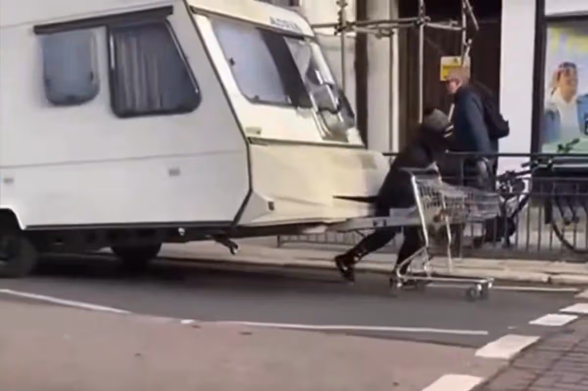 Kent Man Hauls Caravan with Shopping Trolley in Heartbreaking Scene
