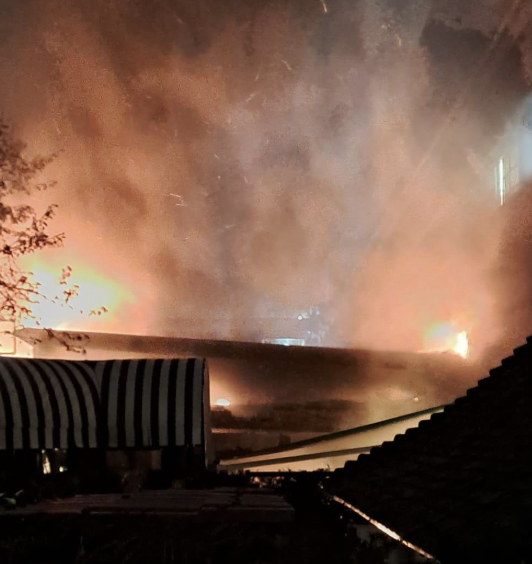 Massive Fire Erupts on Kensington High Street Rooftop
