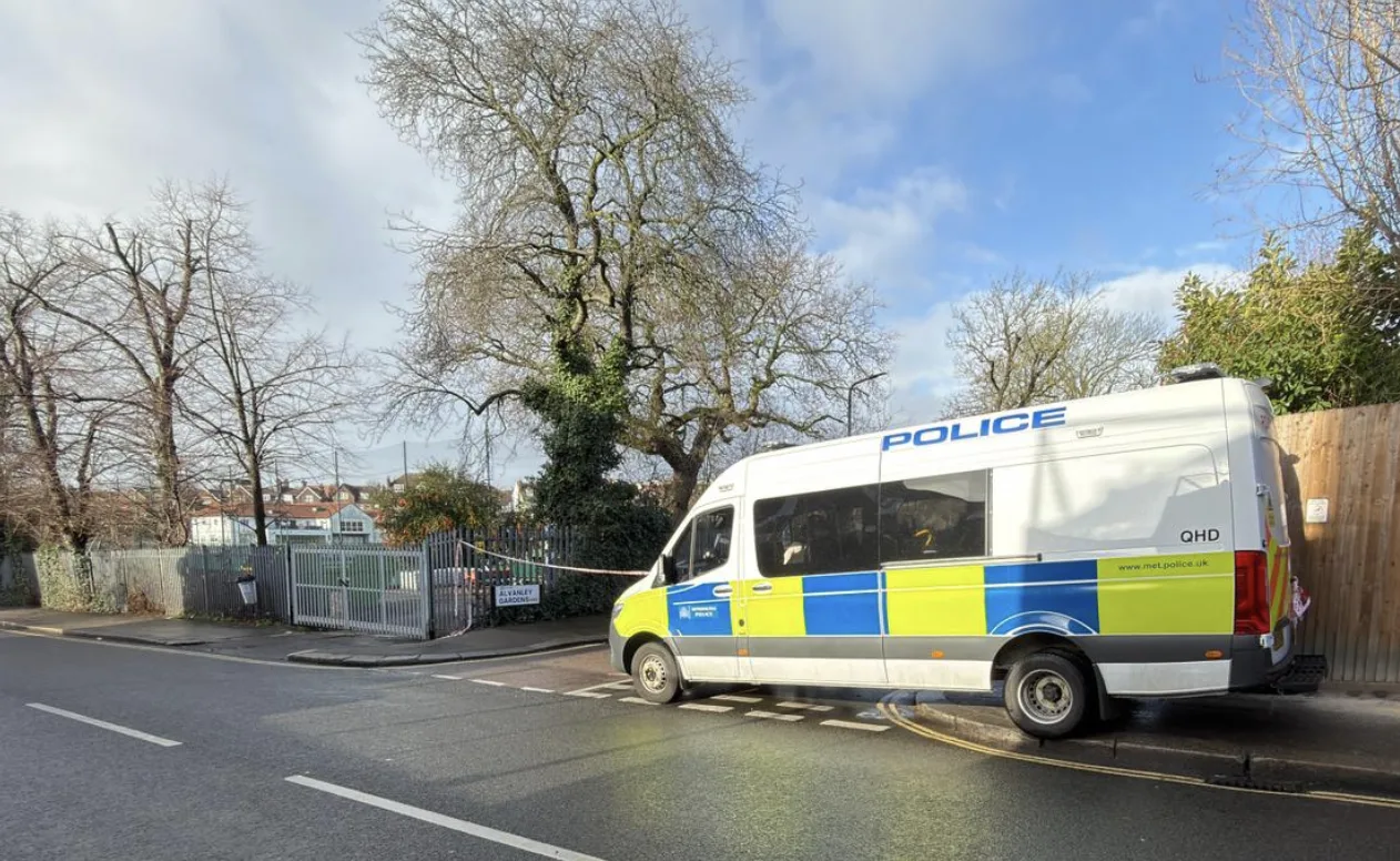 Man in 20s Fighting for Life After West Hampstead Stabbing – Police Hunt Attacker